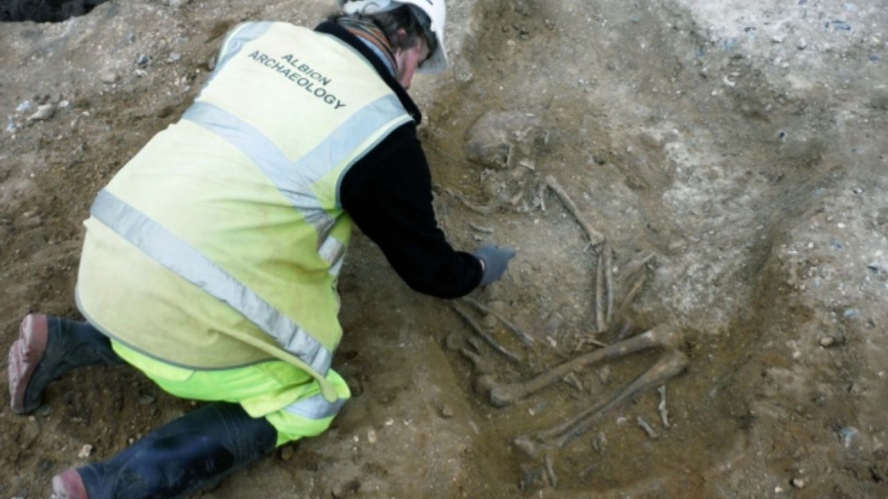Curiosos esqueletos pré-históricos são encontrados na Inglaterra