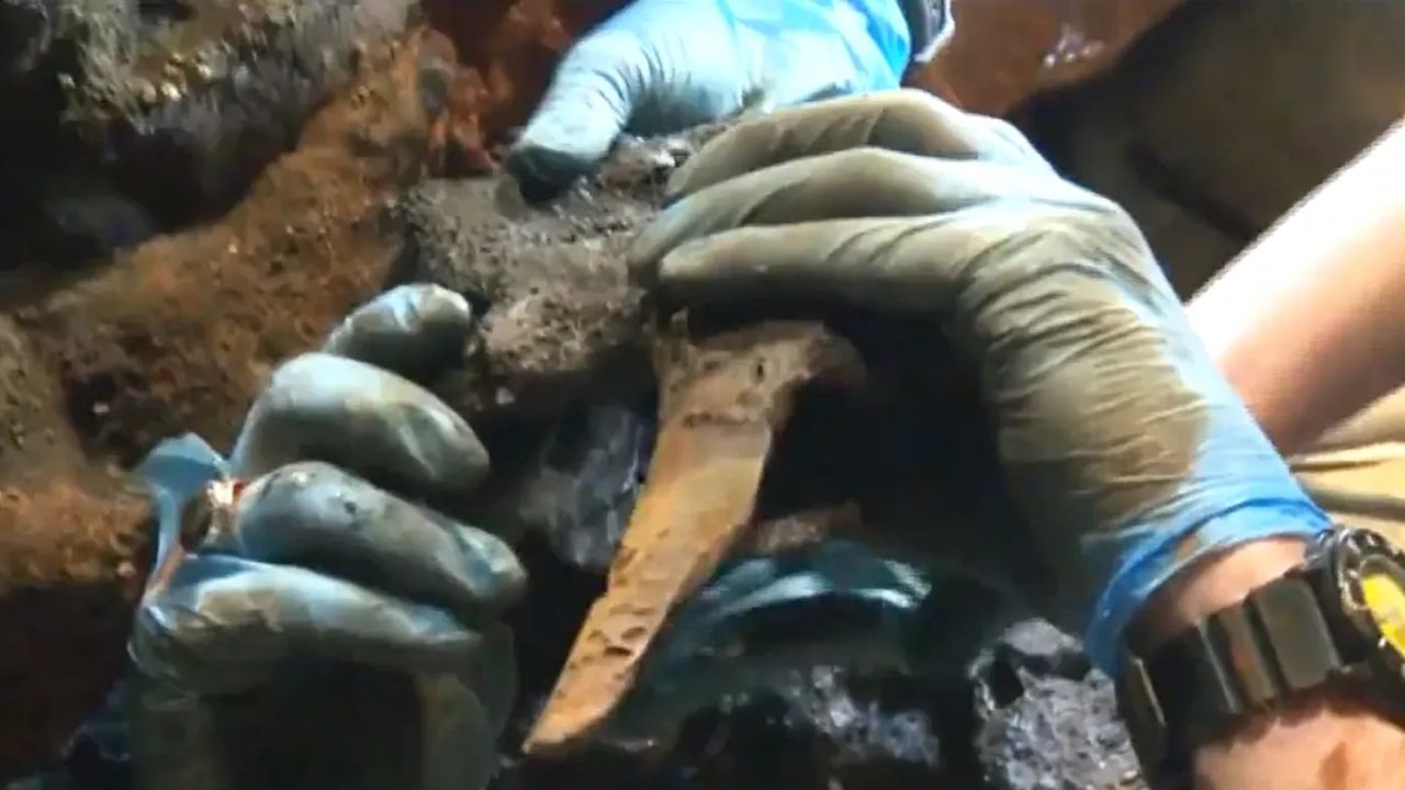 Arqueólogos encontram esqueletos de piratas em naufrágio do século 18