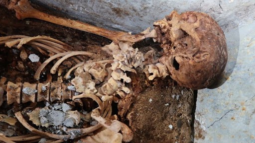 A curiosa múmia com cabelo encontrada em Pompeia
