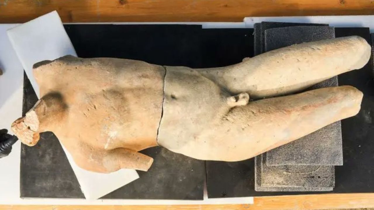 Estátua de Apolo, deus do Sol na mitologia grega, é encontrada na Itália