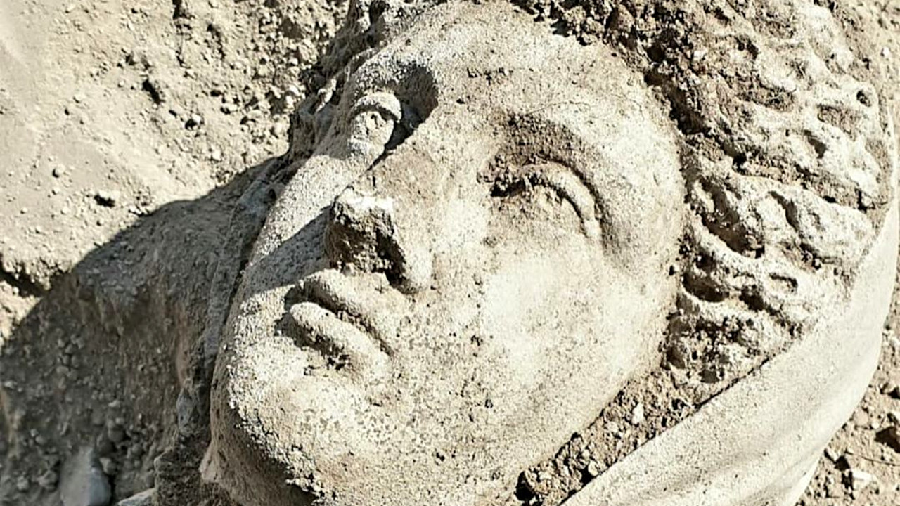 Pesquisadores encontram impressionante estátua de 1.700 anos