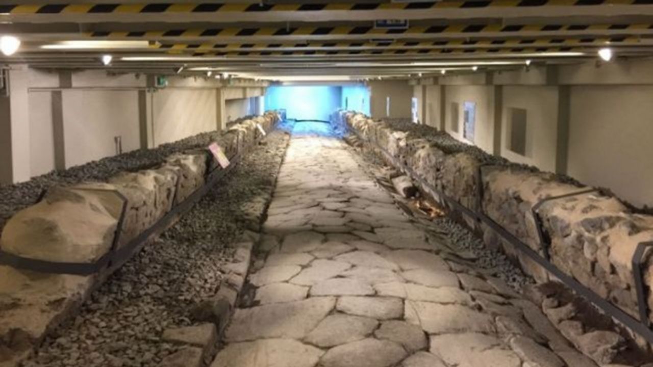 Roma Antiga no fast food: O McDonald’s italiano que tem uma estrada romana