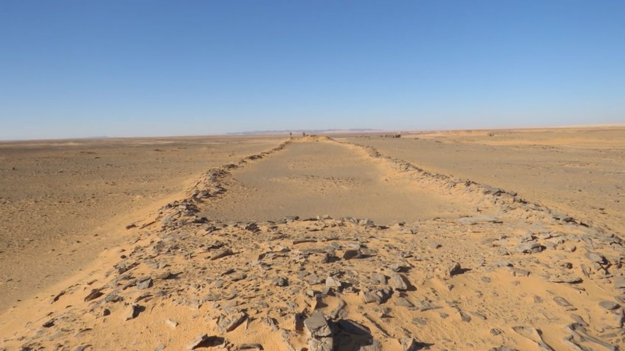 Arqueólogos examinam monumentos de pedra de 7 mil anos na Arábia Saudita