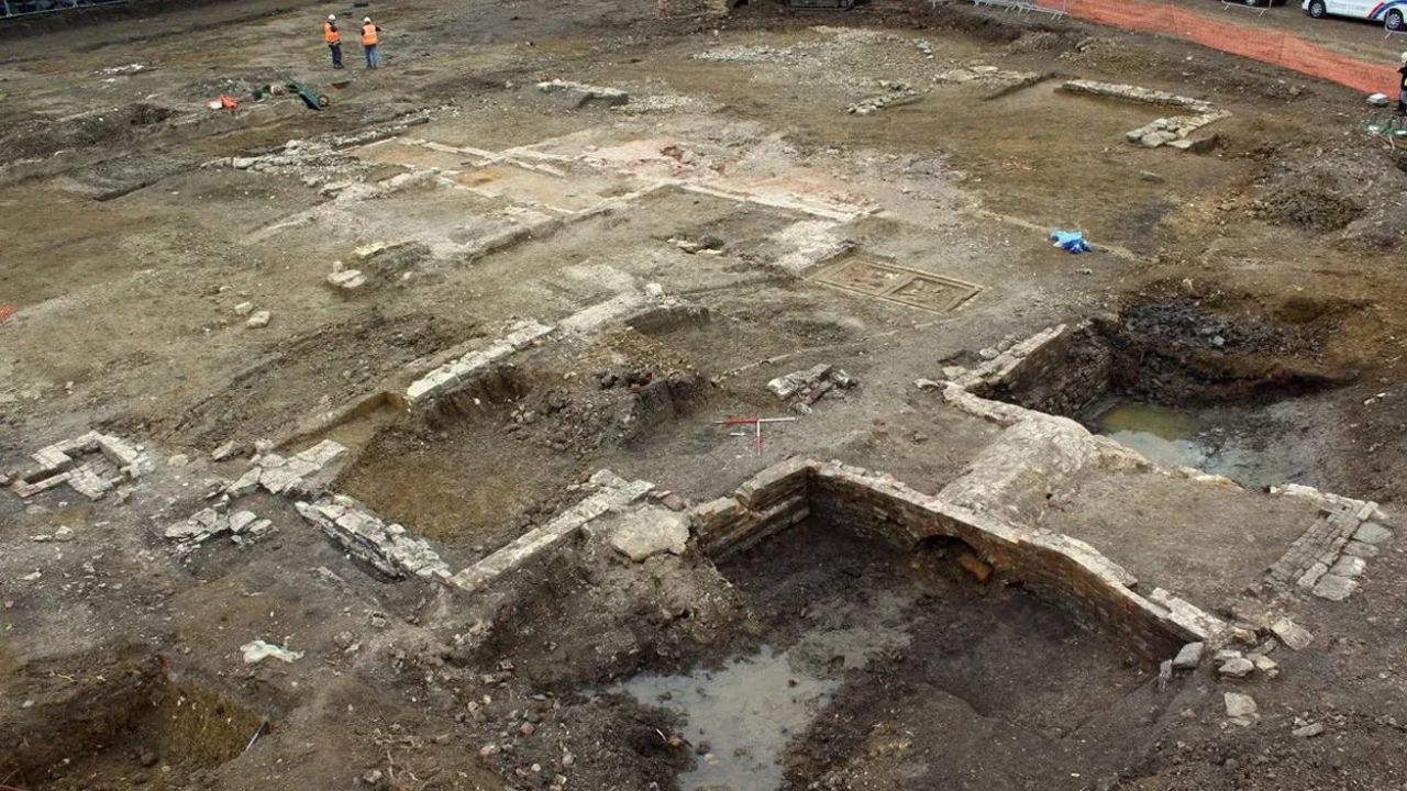 Casa medieval de fazenda antiga é descoberta na Inglaterra