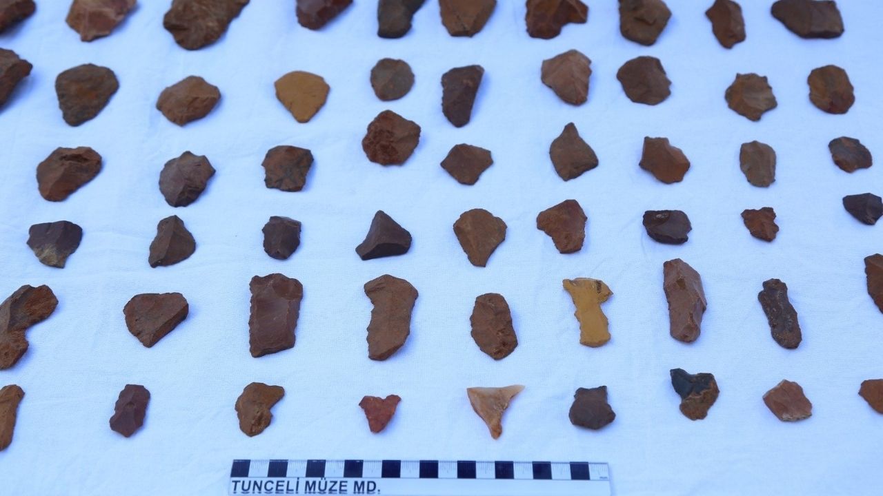 Ferramentas da Idade da Pedra são descobertas por pastor na Turquia