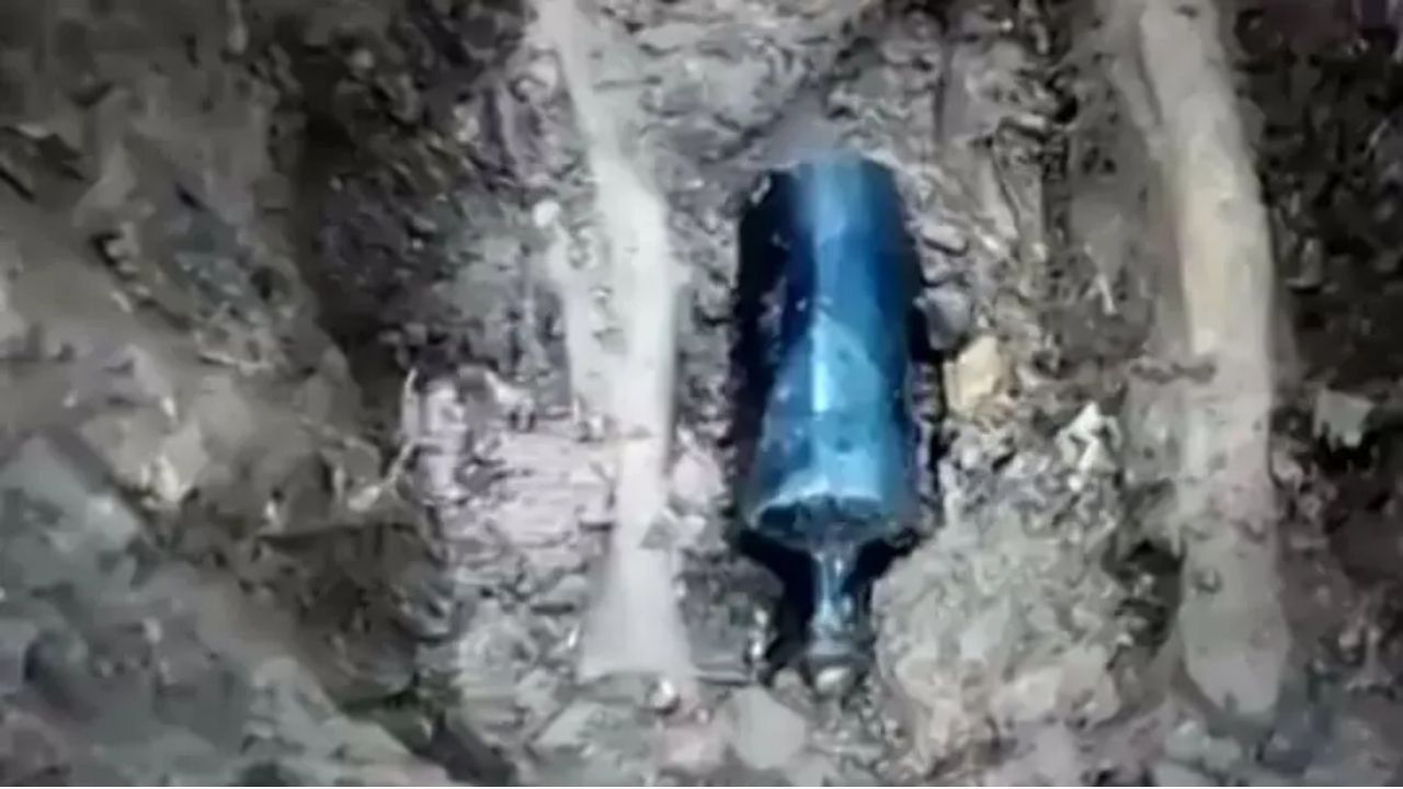 Túmulo com garrafa entre pernas de esqueleto é encontrado na Inglaterra
