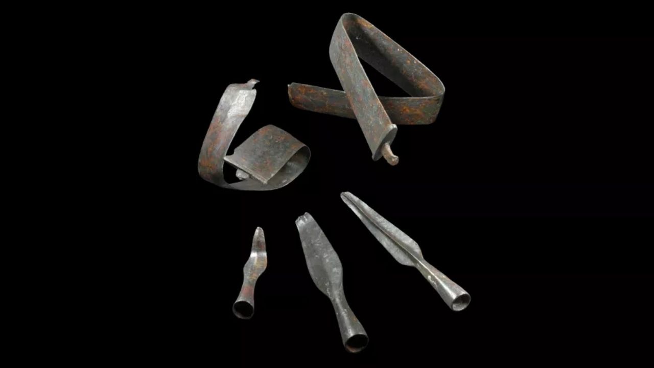 Tesouro de espadas da Idade do Ferro revela costume surpreendente de guerreiros