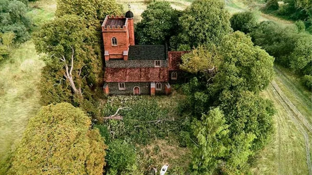 Arqueólogos descobrem vestígios de igreja anglo-saxã de 900 anos sob antiga paróquia
