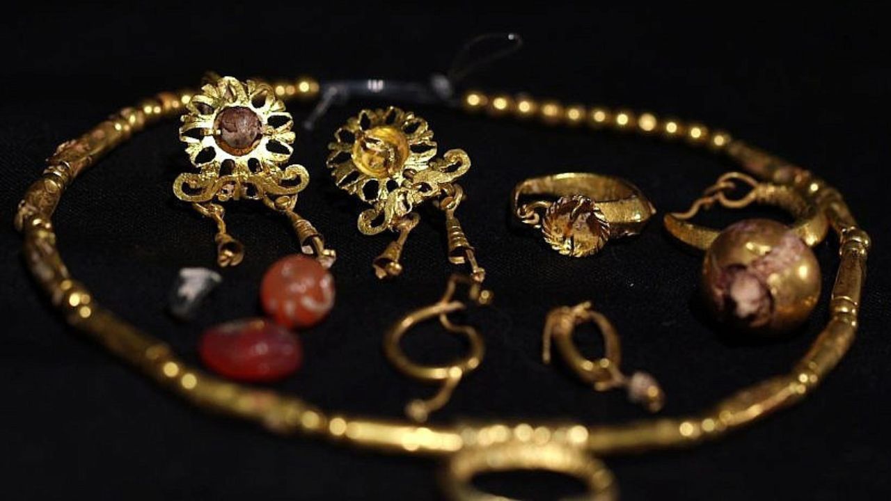 Descoberta de joias de 1.800 anos ‘contra o mau-olhado’ é anunciada por Jerusalém