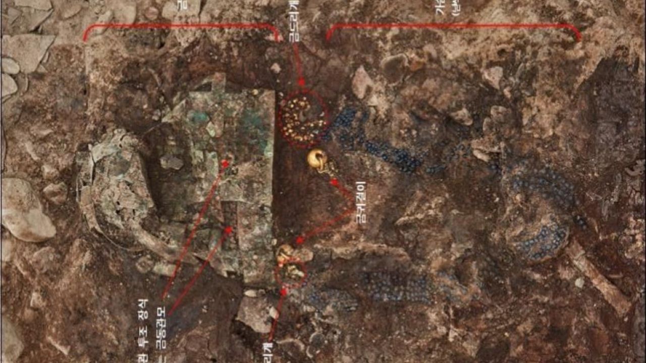 Valiosas joias de bronze são descobertas em túmulo centenário na Coreia do Sul