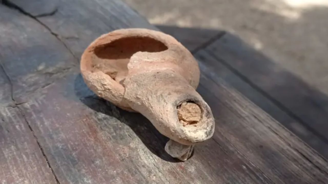 Lâmpada a óleo de 2.300 anos é encontrada em Israel