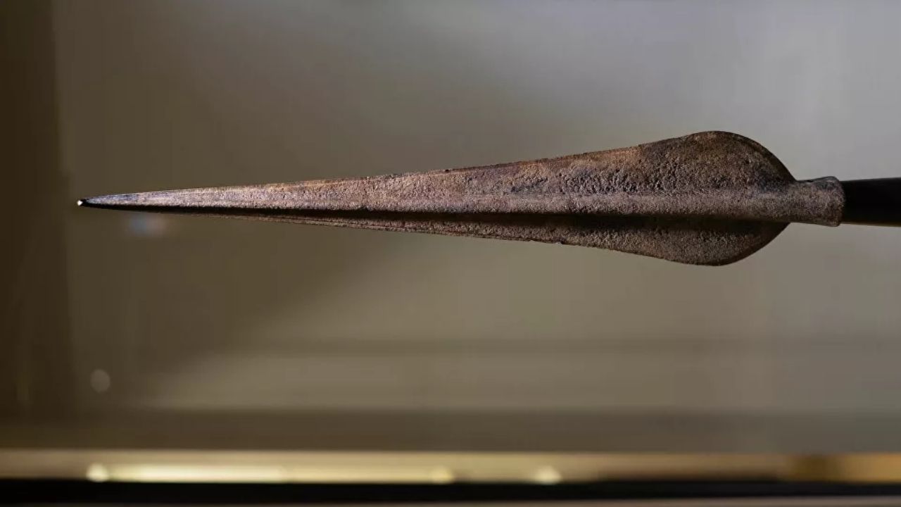 Ilhas do Canal: Lança da Idade do Bronze é descoberta por meio de detector de metais