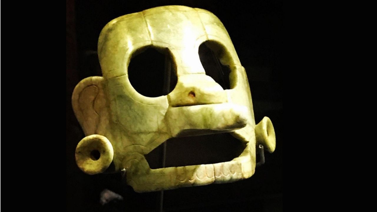 Após batalha judicial de 12 anos, Museu de Bruxelas devolve máscara maia à Guatemala