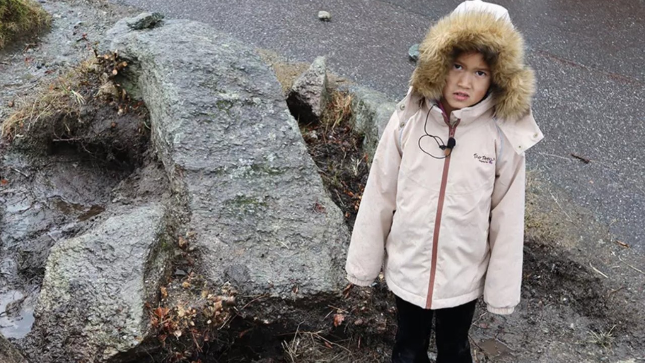Arqueóloga mirim: Menina de 8 anos encontrou adaga da Idade da Pedra brincando