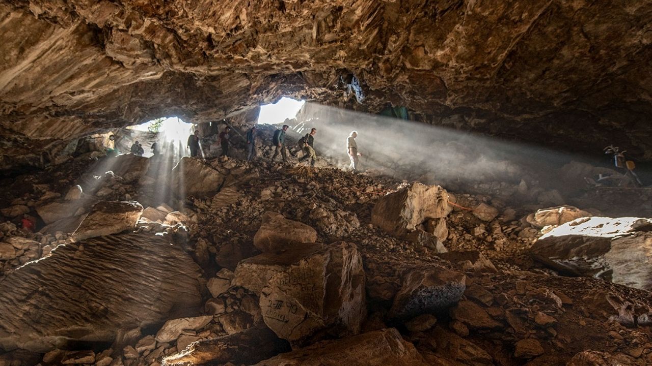 Arqueólogos descobrem ferramentas com 30 mil anos de idade em caverna no México