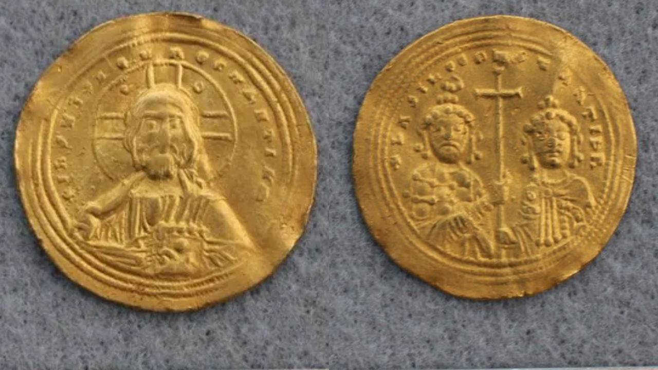 Antiga moeda bizantina com ‘rosto de Jesus’ é descoberta na Noruega