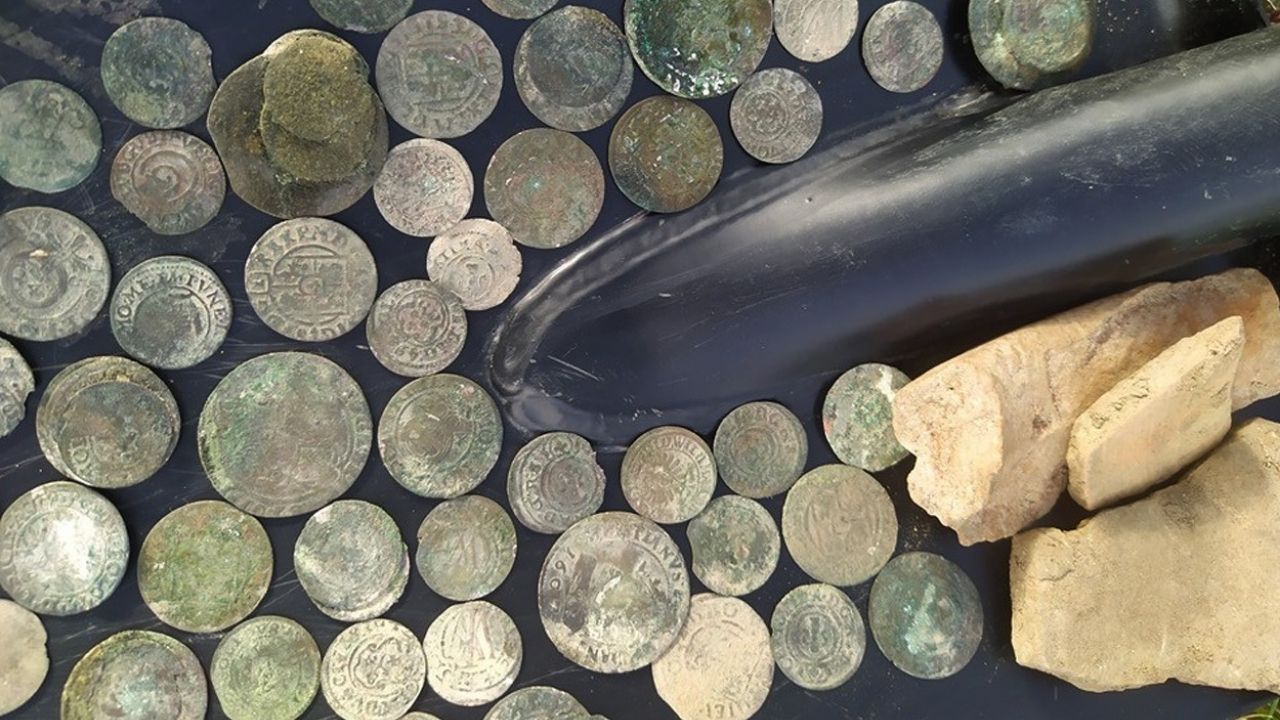 Mais de 500 moedas do século 17 são encontradas na Polônia