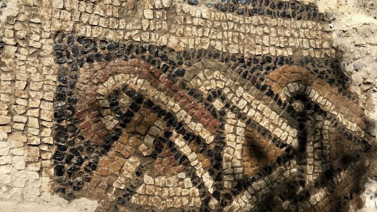 Enorme mosaico romano é descoberto em antigo complexo de vilas na Espanha