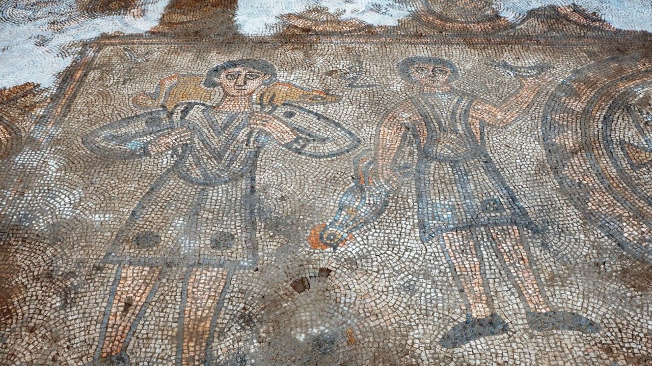 Arqueólogos encontram mosaicos de igreja de 1.600 anos na Turquia