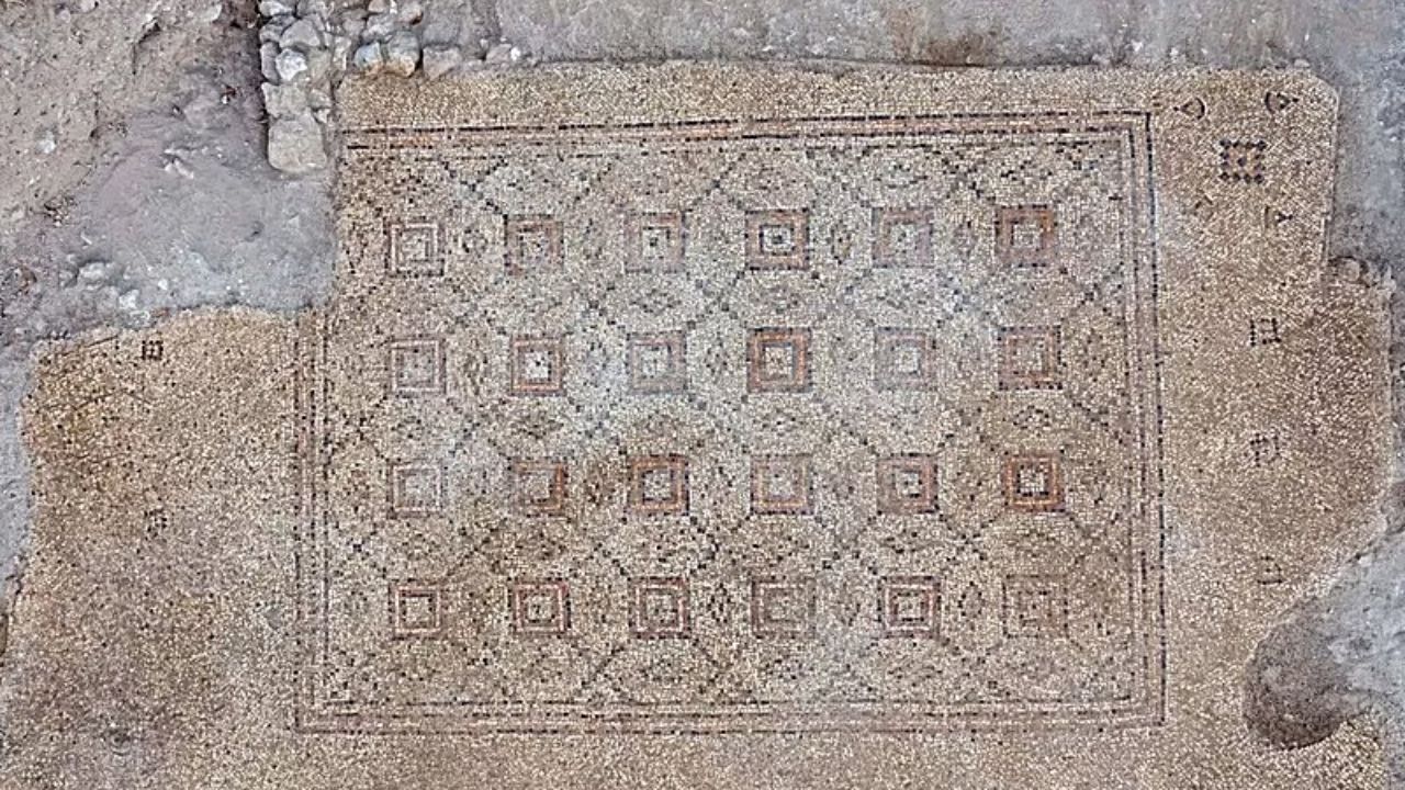 Ao acaso, impressionante mosaico de 1.600 anos é desenterrado em Israel