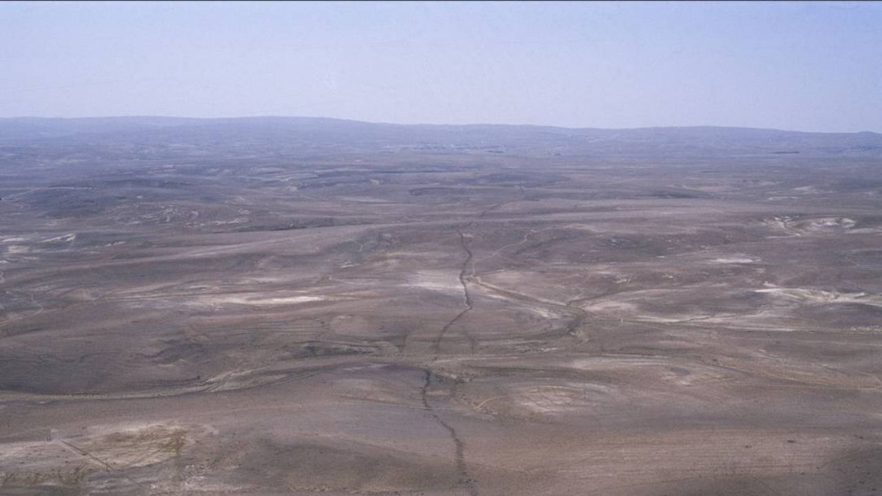 Khatt Shebib, a intrigante muralha de 150 km da Jordânia