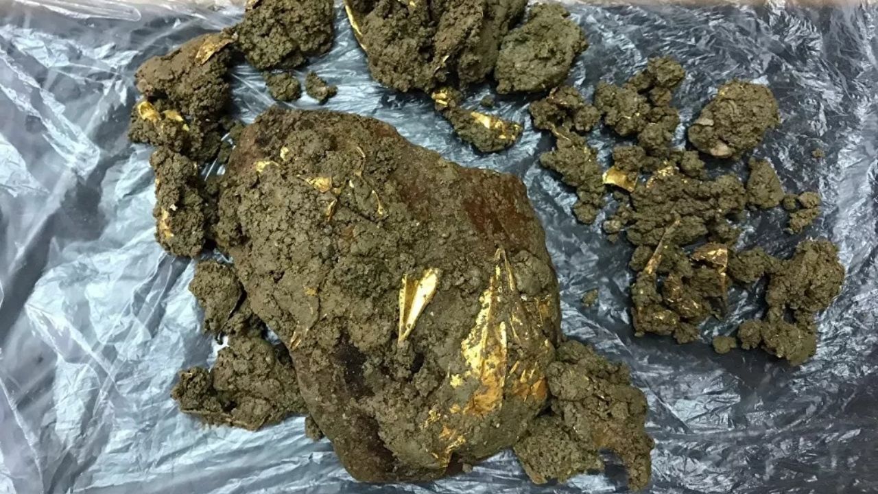 Pesquisadores descobrem diadema de ouro em sarcófago romano na Turquia