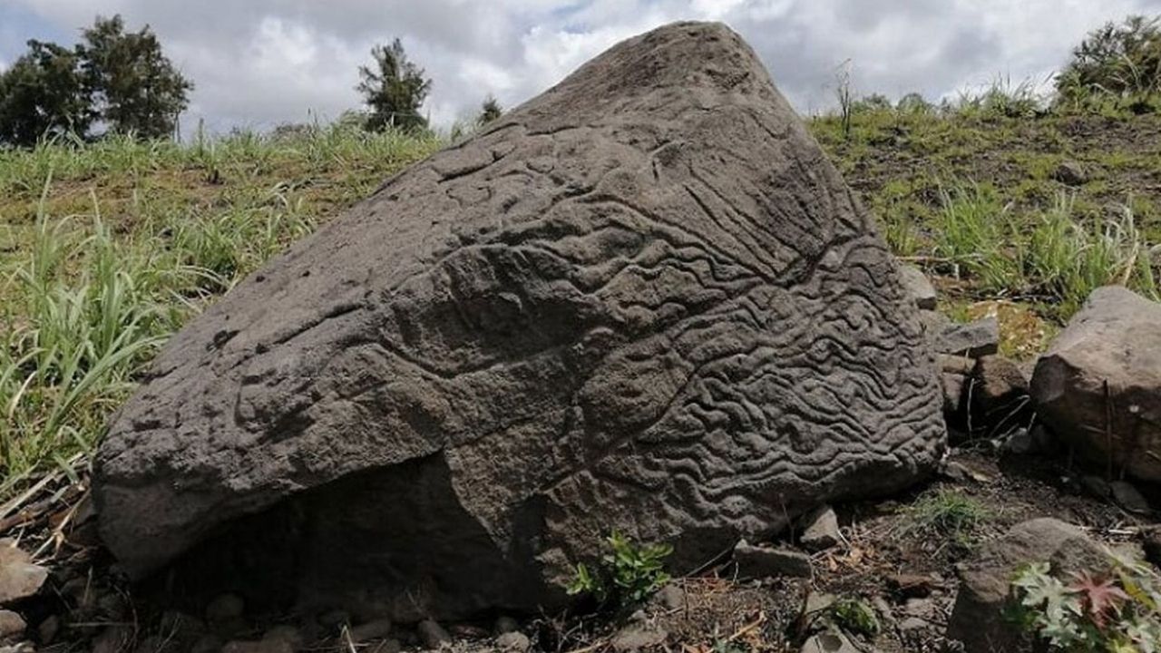 Pedra vulcânica de 2 mil anos é encontrada com mapa do México antigo