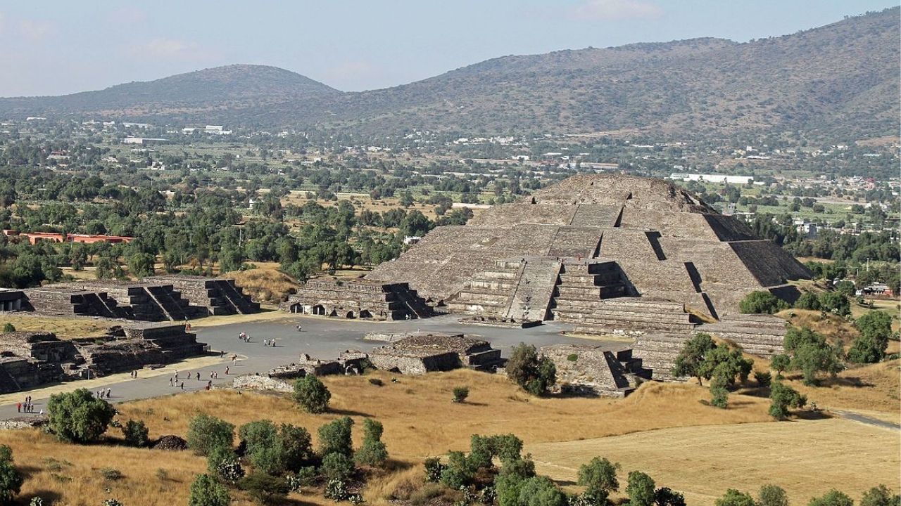 Pesquisadores descobrem caverna natural sob a Pirâmide da Lua em Teotihuacán, México