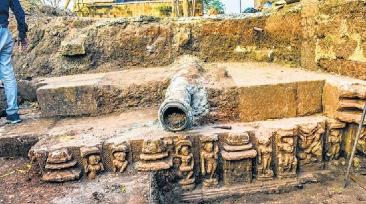 Arqueólogos encontram curiosa plataforma em templo na Índia