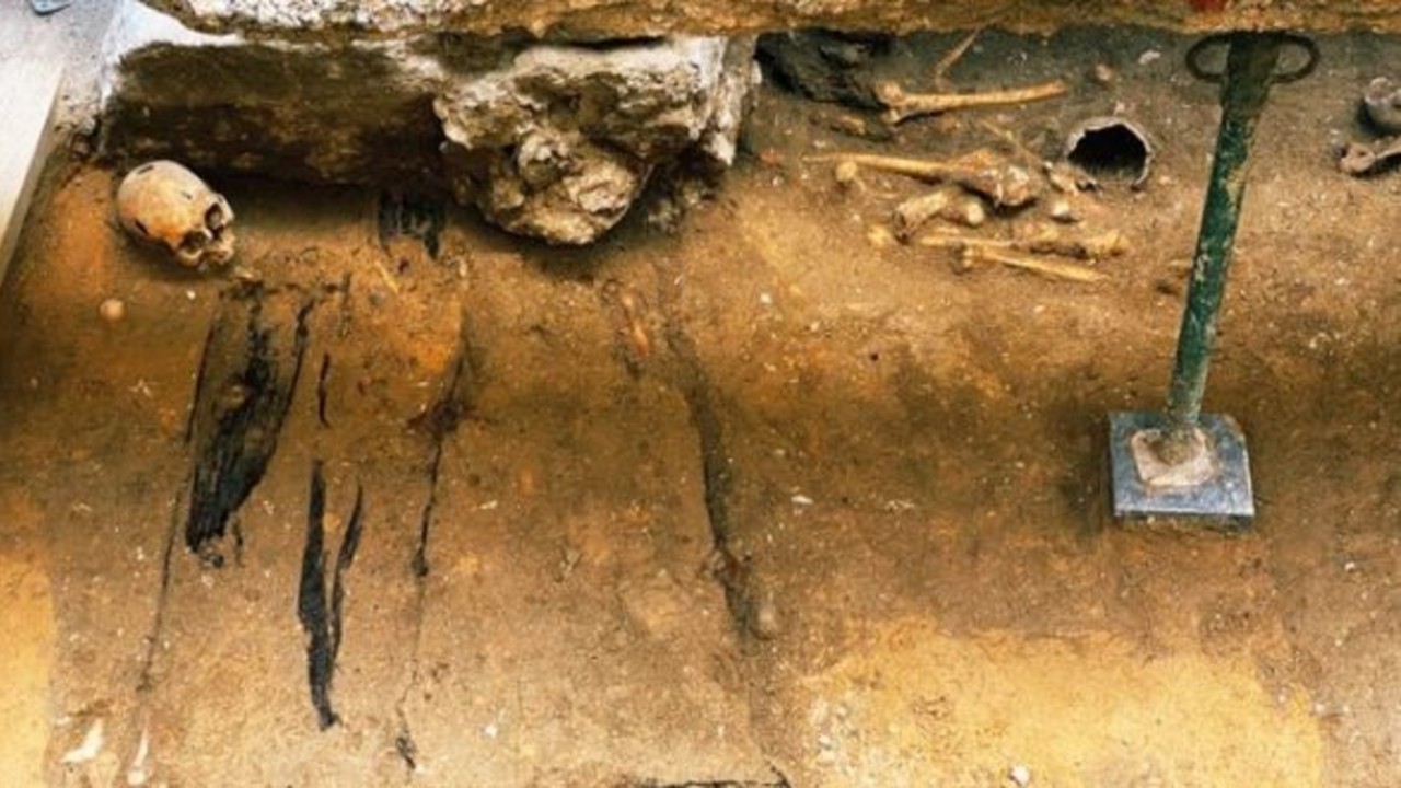Arqueólogos podem ter encontrado restos mortais de nobre da Era Tudor