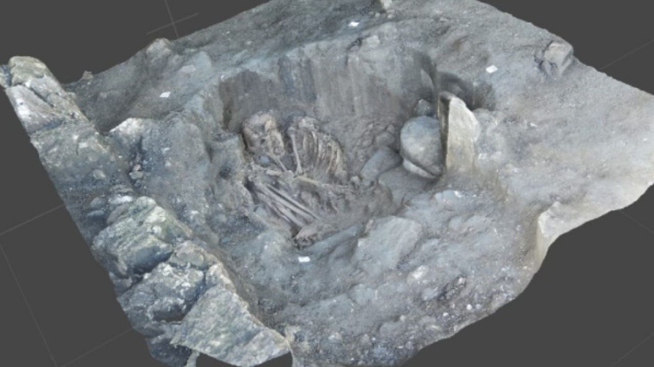 Arqueólogos descobrem mais de 2.500 artefatos e 80 sepulturas maias no México