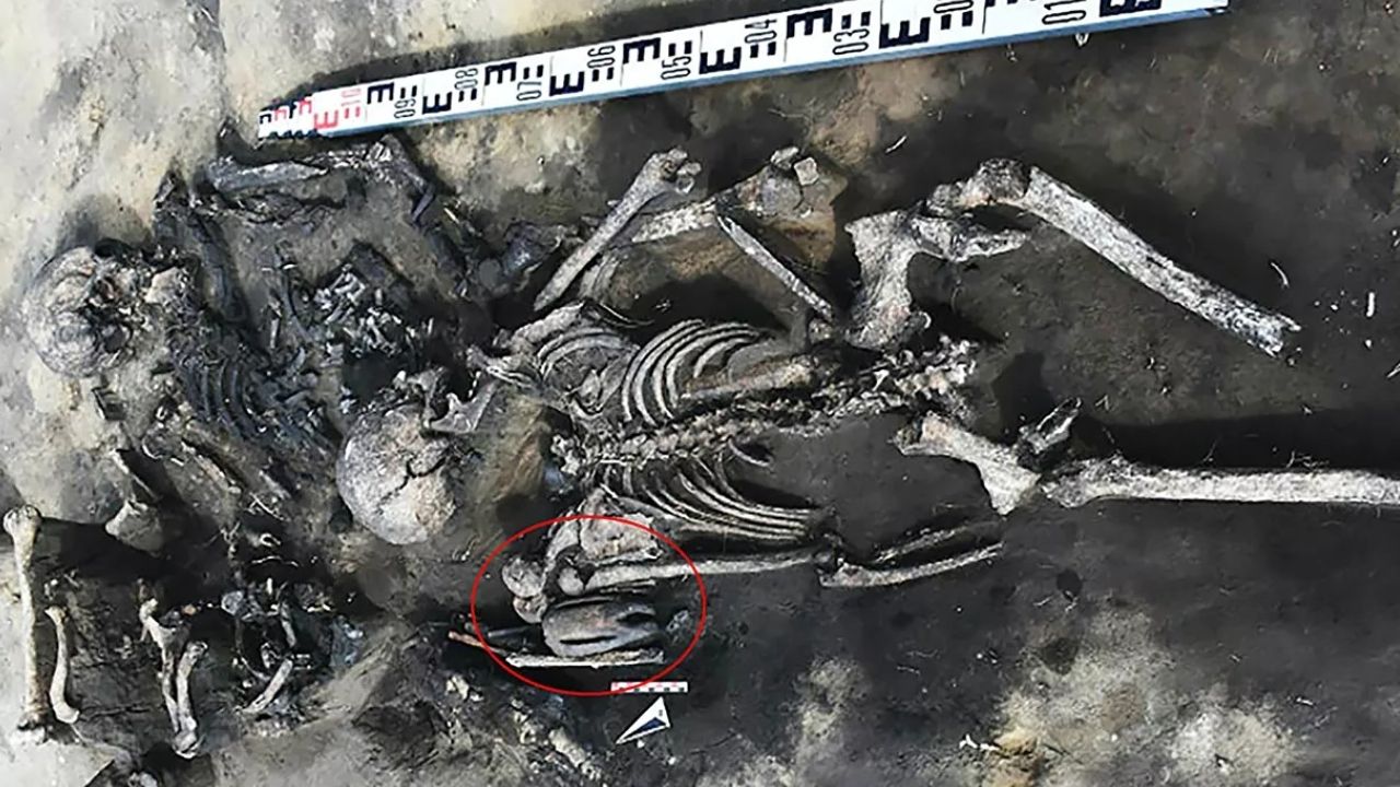 Pesquisadores descobrem casal decapitado ao lado de estatuetas na Sibéria