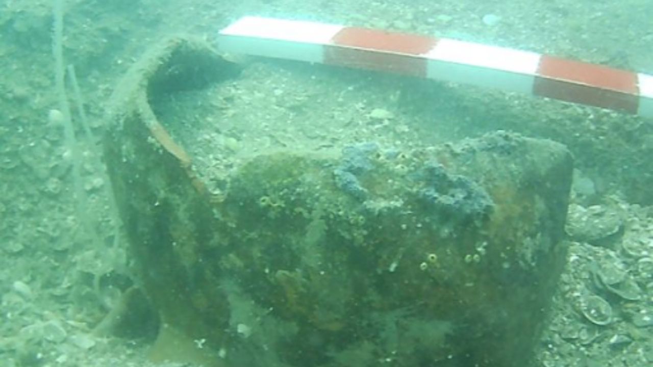 Santuário submerso do período Helênico revela 260 fragmentos de artefatos gregos