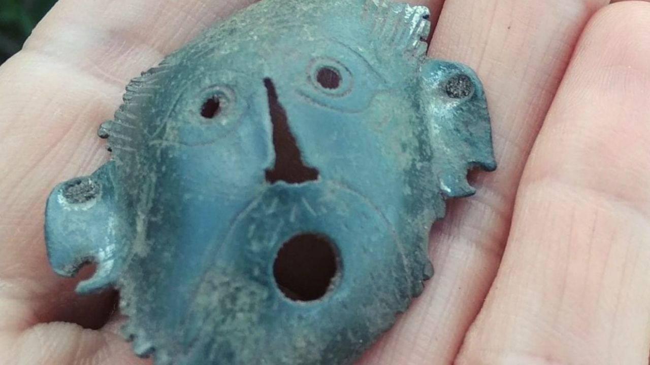 Tesouro de metal da Idade Média é descoberto na Polônia