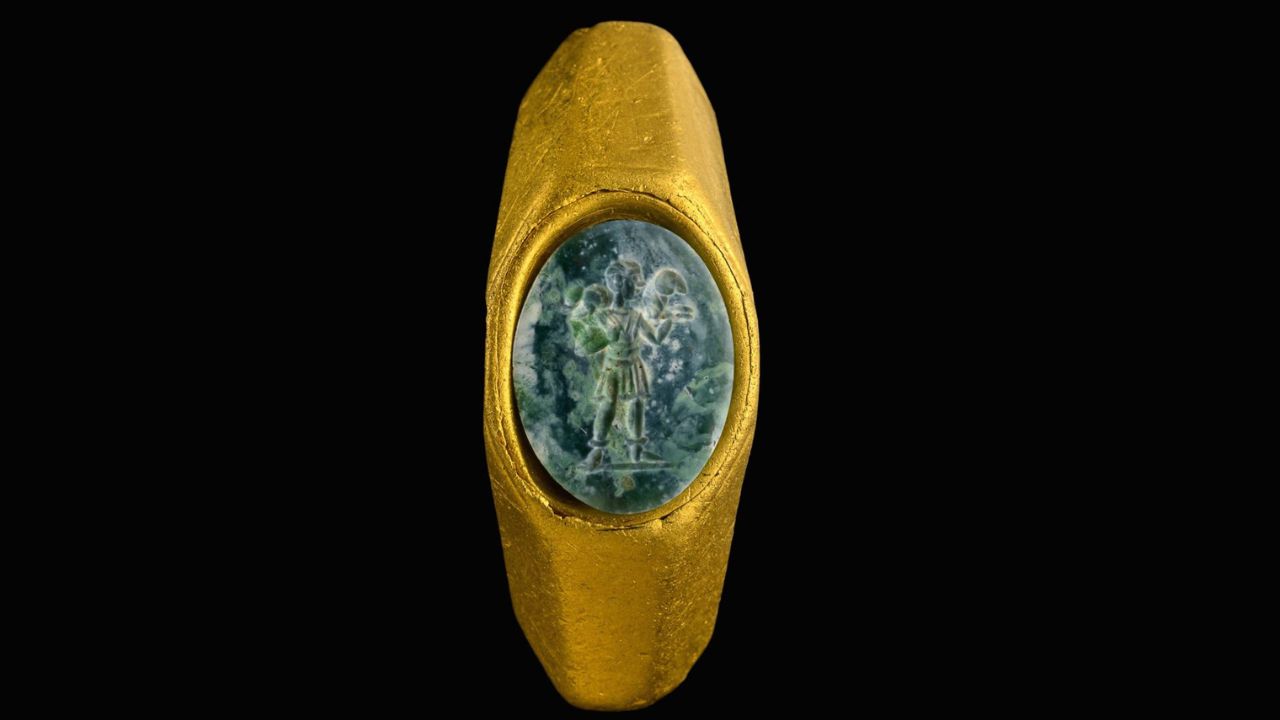 Anel com símbolo de Jesus é encontrado em Israel