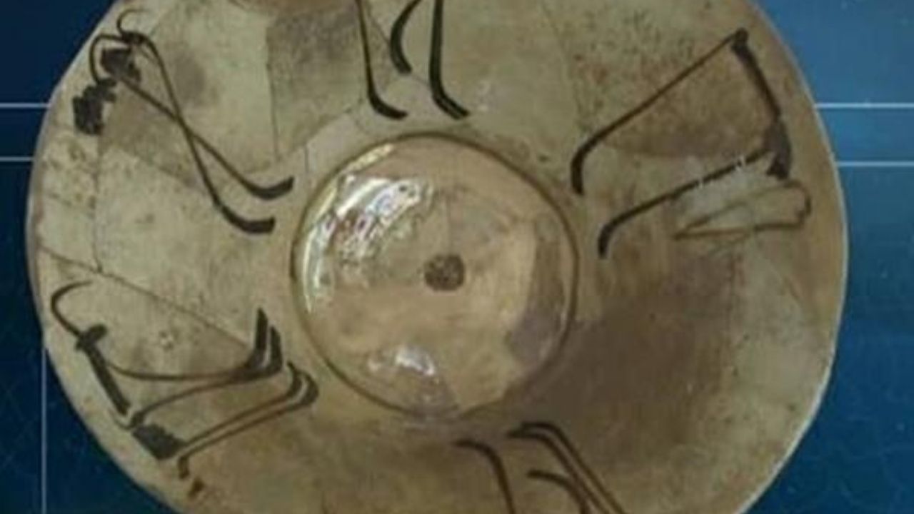 Artefato de barro com inscrito de fala de Maomé é encontrado no Irã