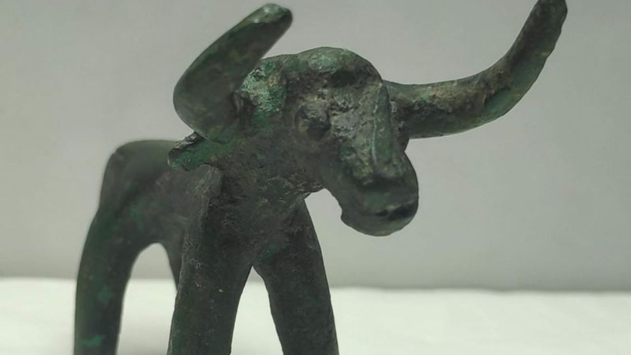 Estatueta rara de touro de bronze é descoberta em local dos Jogos Olímpicos da Grécia Antiga