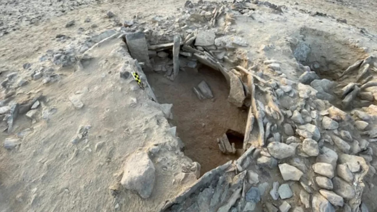 Dezenas de esqueletos de 7.000 anos são encontrados em tumba no Omã