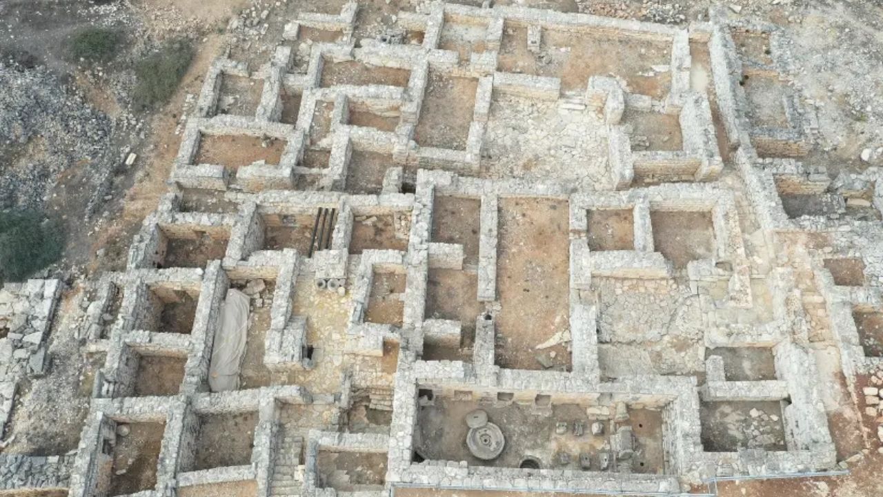 Túmulo raro de 2.300 anos revela corpo cremado em Istambul