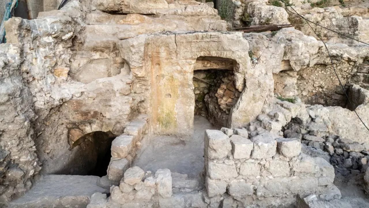 Vila de 2 mil anos é descoberta ao lado do Muro das Lamentações em Israel