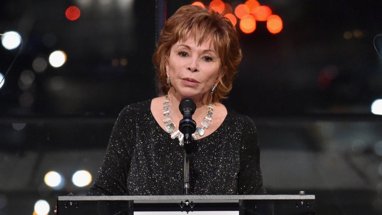 ‘A Casa dos Espíritos’: Autora Isabel Allende diz que livro seria ofensivo hoje