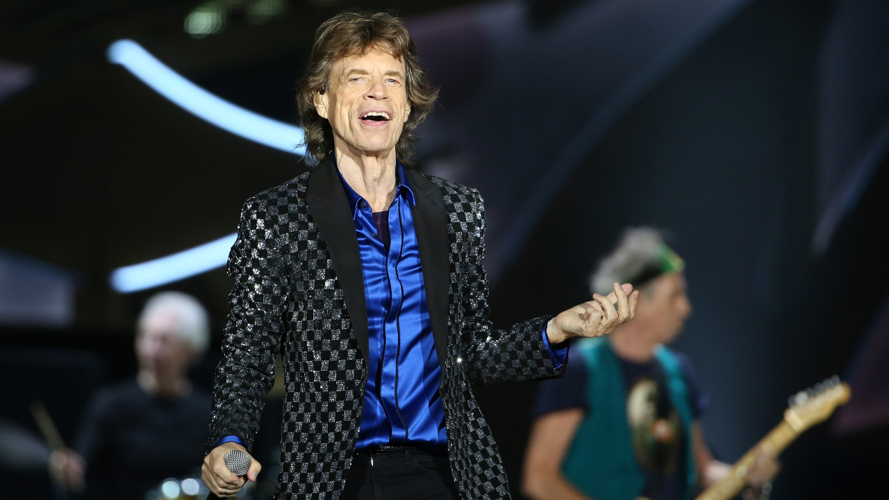 Ícone bissexual? Livro conta que Mick Jagger teve romance com 2 Rolling Stones