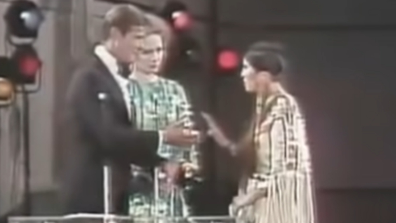 Quase 50 anos depois, o pedido de desculpas do Oscar para atriz indígena