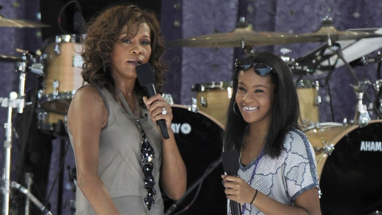 Relação polêmica e drogas: A trágica saga da filha de Whitney Houston