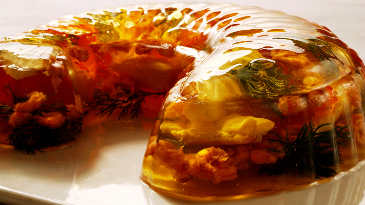 De onde veio o aspic, o prato com comida boiando dentro de uma gelatina?