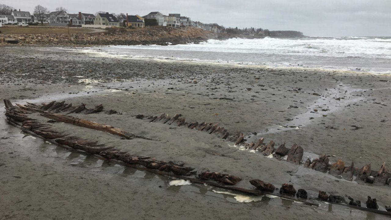 Forte tempestade revela embarcação da Era Colonial nos Estados Unidos