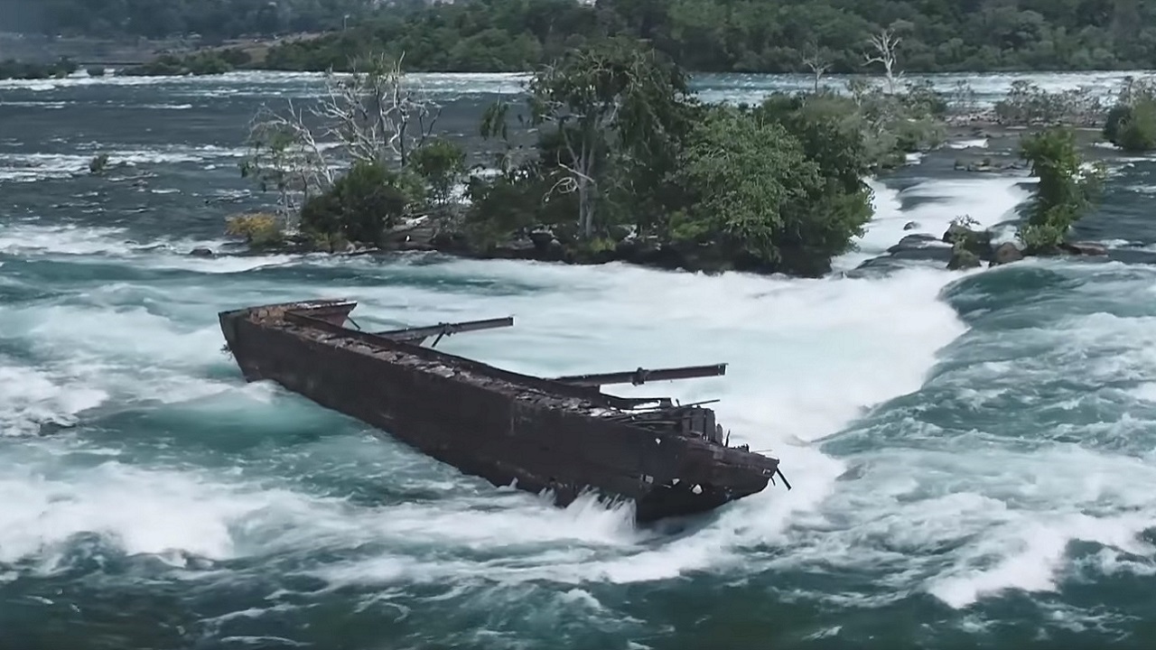 Barco preso nas Cataratas do Niágara se move depois de um século
