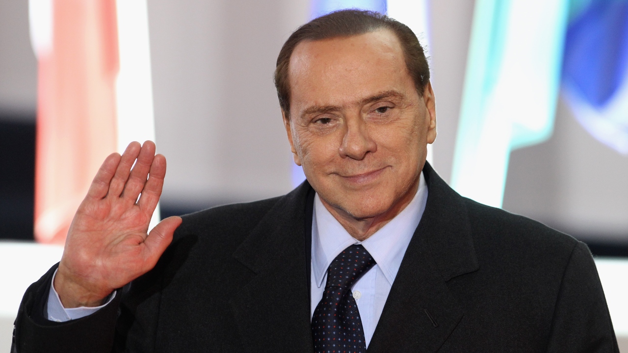 Silvio Berlusconi, ex-premiê italiano, é internado novamente