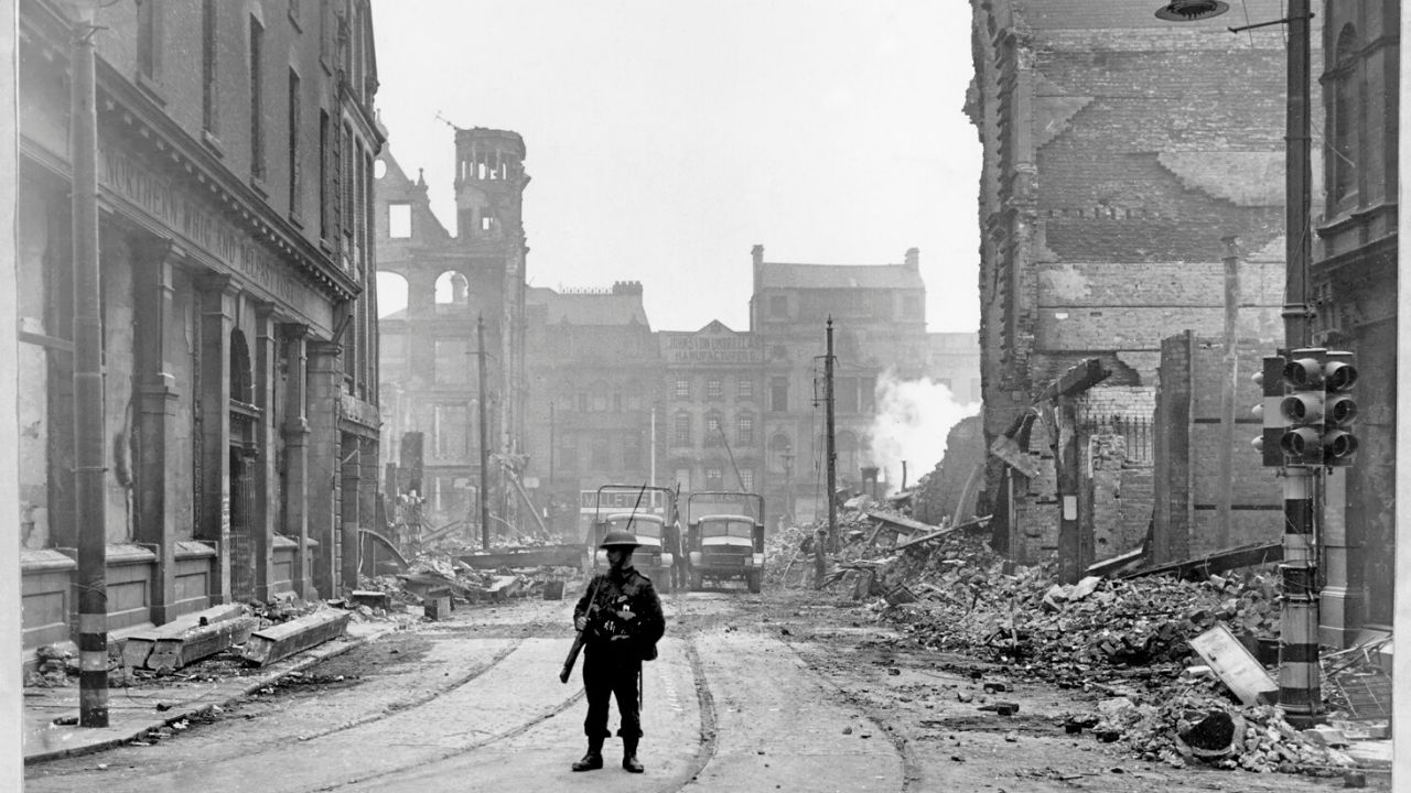 Pânico e cadáveres: Há 80 anos, acontecia o tétrico bombardeio de Belfast
