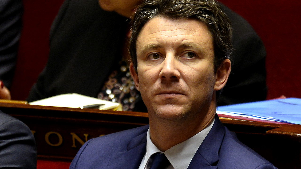 Após divulgação de vídeo pornográfico, candidato de Macron desiste de corrida à prefeitura